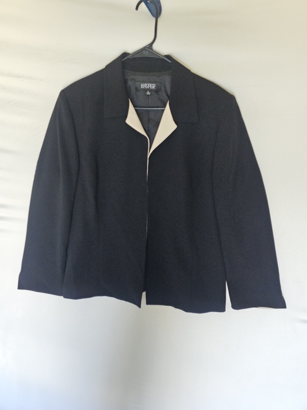 Kasper Black Open-Front Blazer with Cream Contrast Trim - Size 16 - Picture 2 of 16